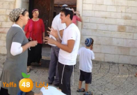 بالصور: عائلات يهودية يدنسون حرم ساحة مسجد اللد الكبير 